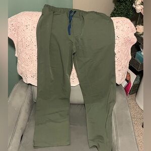 Figs Men’s scrubs size M men's Moss Pisco - Basic Scrub Pants - M / Moss